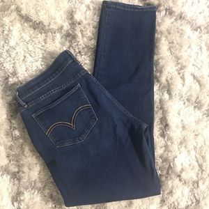 LEVI’s • 524 skinny jeans